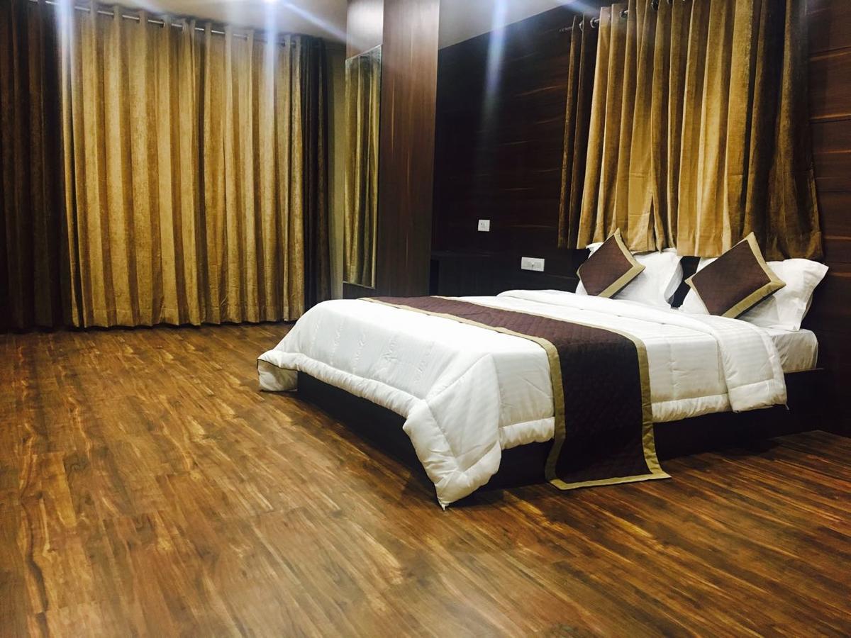 Arya Sheraton Hotel Adźmer Zewnętrze zdjęcie